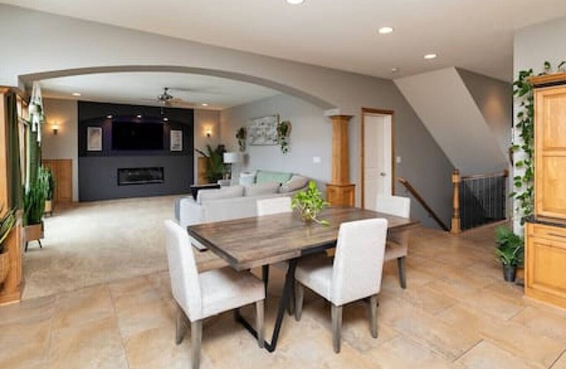 Executive Living 2min to Jordan Creek 6 bed/5 bath near Jordan Creek Mall!