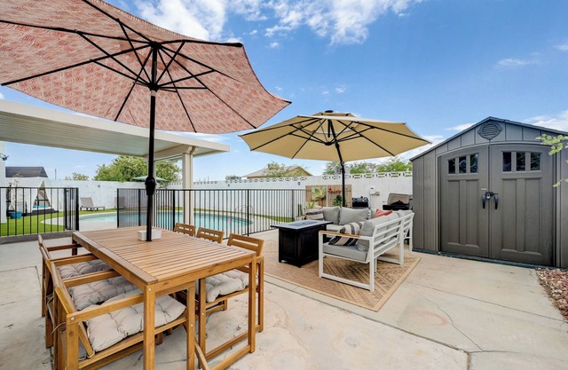 Executive Oasis in Vegas: Pool, Privacy & Peace.