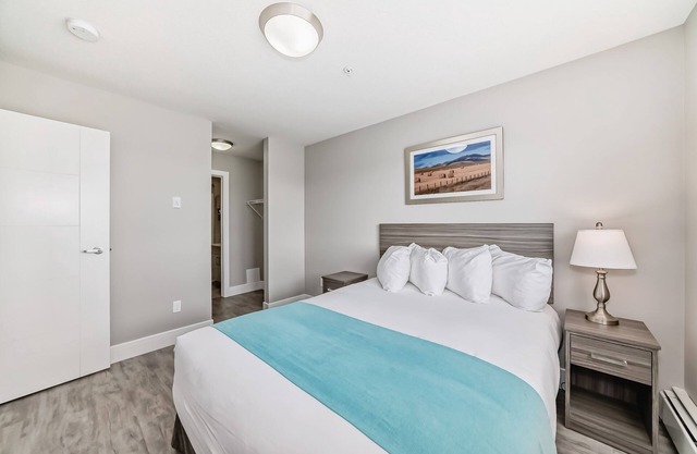 Executive Queen Bedroom Suite
