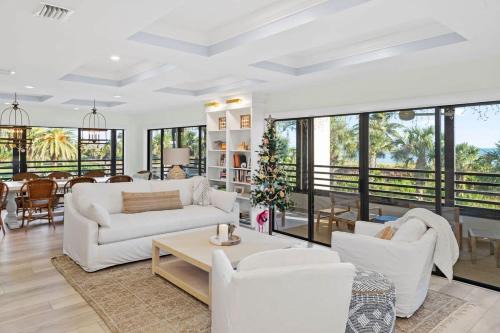 Executive Residence at Gulfside Place Completely Renovated in 2021 Walk Out Panoramic Gulf Views