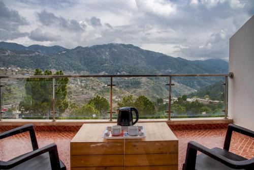 Exotic Stays I 2 BHK Serviced Apartments I Mountain View I The Western Heights I Kasauli