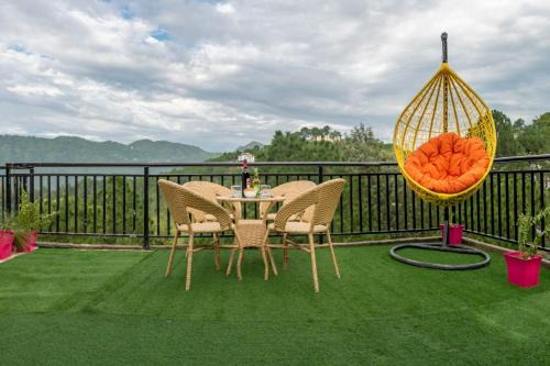 Exotic Stays I 2bhk Forest View Kasauli l Serviced Apts I Best Seller I Vacations I Family Events I Sky Bonfire I Kasauli