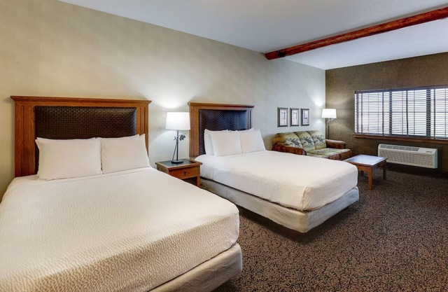 Expanded 2 Queen, Sofa Sleeper, Stoney Creek Sioux, Parking | 2 Units
