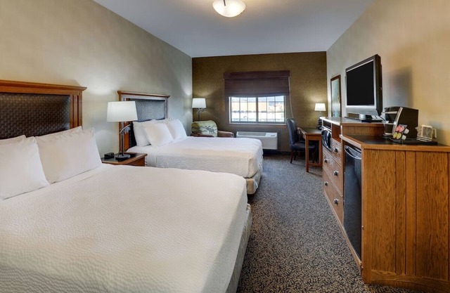 Expanded 2 Queen with Sofa Sleeper, Stoney Creek Sioux, Microwave