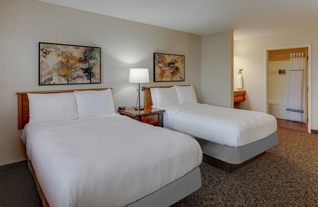 Expanded Double in Stoney Creek Quincy! 2 Double Beds, Club Chair