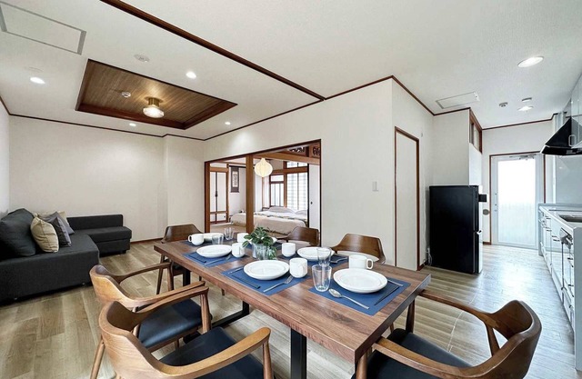 Expansive 4BR Apartment in Vibrant Area