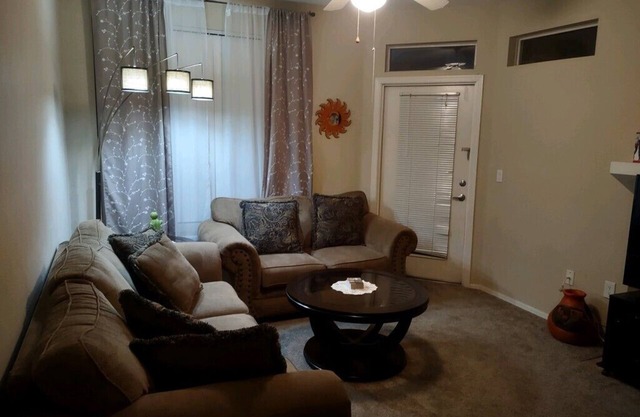 Experience beautiful, vibrant Scottsdale in this Ground Floor 2 BR, 2 Bath Condo