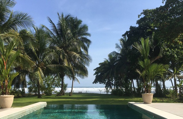 Experience luxury at Villa Assinie's tropical beach paradise in Esterillos Este!