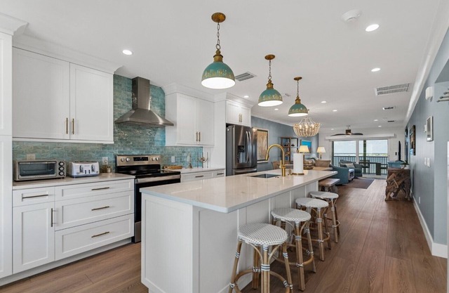 Experience luxury at Unit 84, a stunning 2-bedr 2-bath Gulf view condo in Boca Grande
