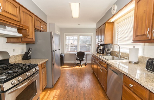 Experience luxury near Downtown Chicago