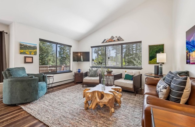 Experience mountain living at 'Above it All' in Breckenridge, a spacious 3-bedroom retreat!