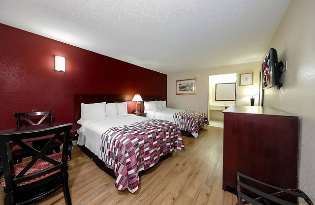 Experience Soothing Moments & Luxury! Free Parking, Outdoor Pool, Parking!