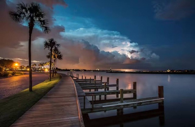 Experience the Best of Houston’s |Bay Area Living!