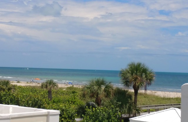 Experience the Magic of Space Exploration: Exclusive 2 bdrm 2 bath Penthouse Retreat