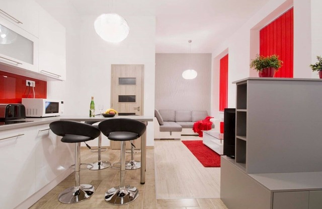 Explore city from this amazing design 1BDRM home, best price, great location!