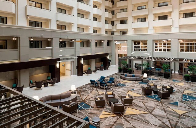 Explore Fairfax from a Comfortable Stay Near GMU and Fair Oaks Mall