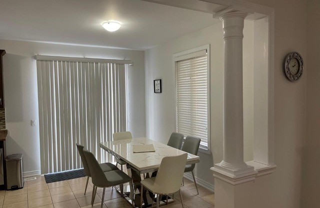 Exquisite 4-Bedrooms Residential Home+Home Feel