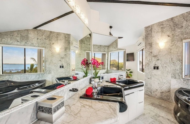 Exquisite Master Suite Plus Cozy Bedroom with 1.5 Baths, in Kaneohe Bay, Hawaii