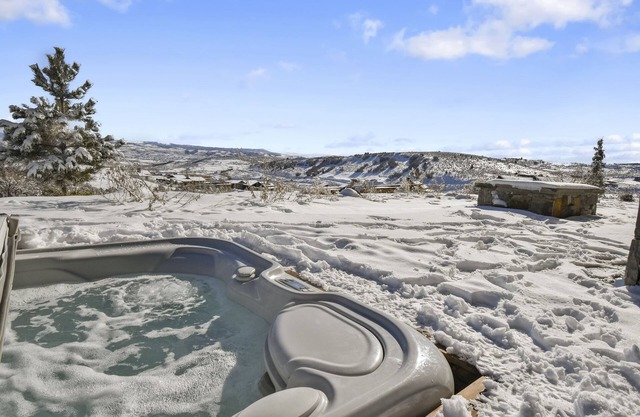 Exquisite Mountain Retreat in Tuhaye, Private Hot Tub, Mountain views