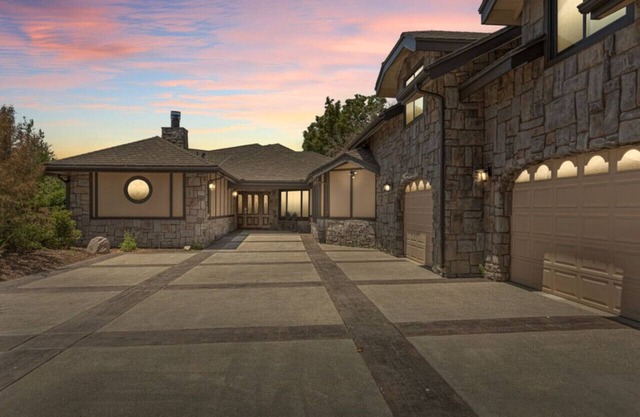 Exquisite Pet Friendly Lakefront Home on Stunning Boulder Bay