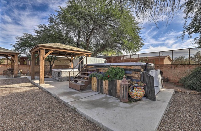 Exquisite Tucson Casita by Panto River Park Trail!