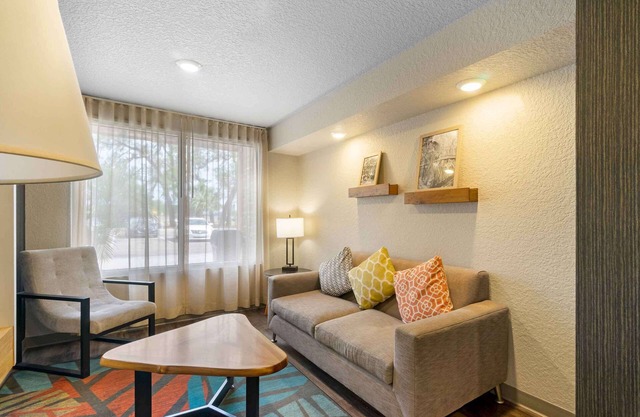 Extended Stay America Select Suites - Tampa - Northeast