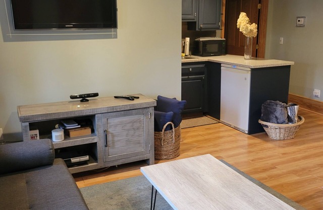 EXTENDED STAY FOR PROFESSIONALS - Private Studio Apartment