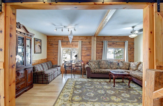 Extra-large 4,000 sq ft woodland retreat with authentic wood-fired sauna