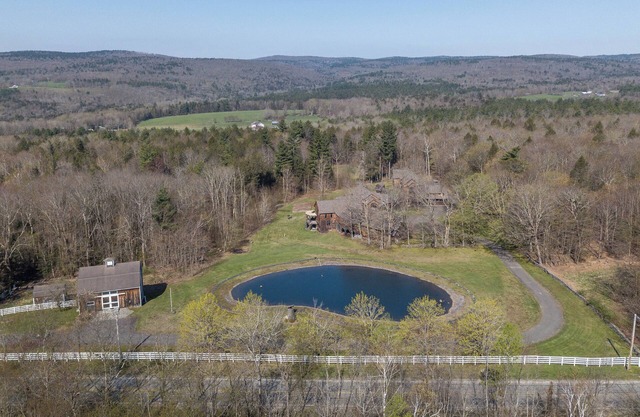 Extra large, quiet retreat with space for extended family, events - indoor pool