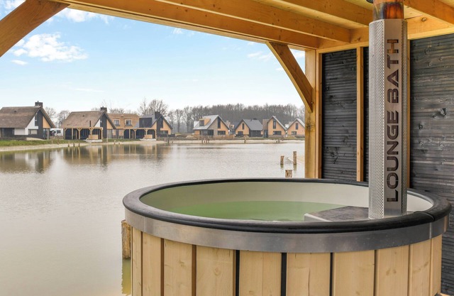 Extra luxury 6-person accommodation in the holiday park Landal Drentse Lagune