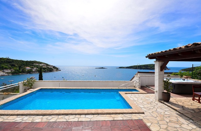 Extraordinary 3bed/3bath villa, with sea views,pool and hot tub for 8