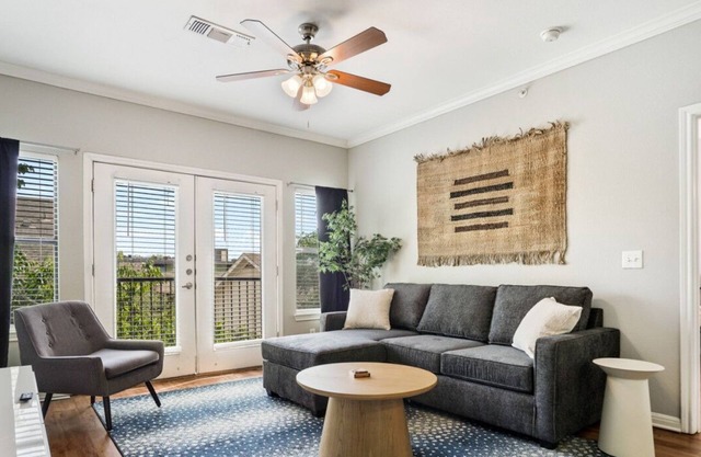 Extremely Comfortable King Beds in Super Cute Apt