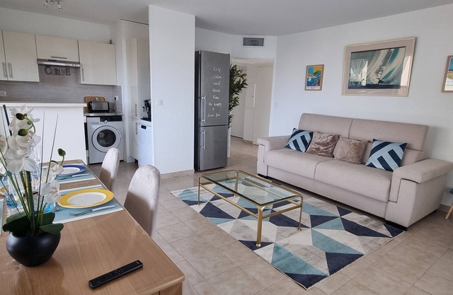 F2 NEW BRIGHT BEAUTIFUL NEAR SEA AND AMENITIES AIR CONDITIONING WIFI TERRACE GARAGE