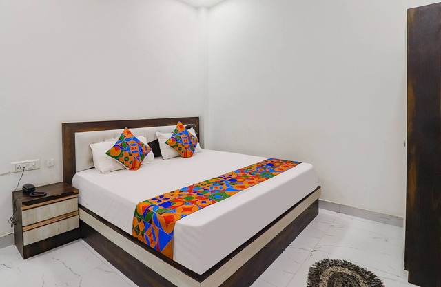 Fabhotel Chahat Palace