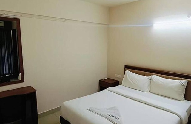 Fabhotel Jk Grand