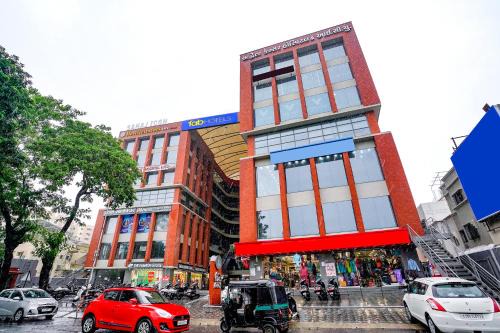 FabHotel Luxurious Inn - Near Prime Arcade