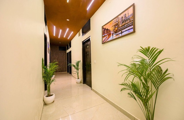 Fabhotel Royal Regency I