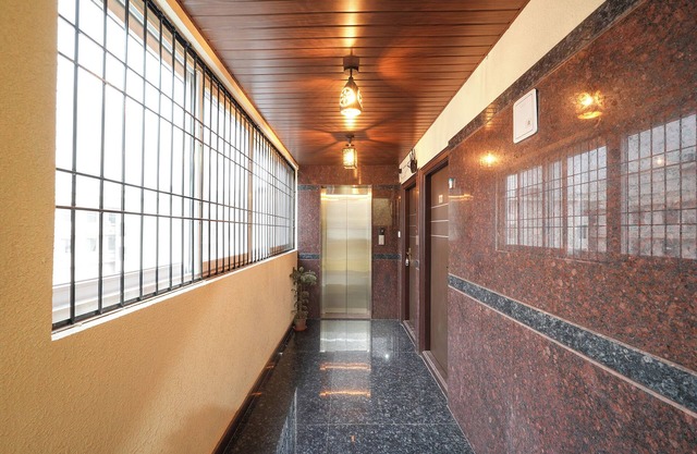 Fabhotel Royal Suites I