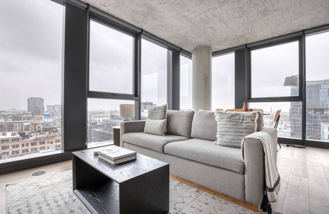 Fabulous West Loop 2BR w/Rooftop & Dog Wash, nr L, by Blueground