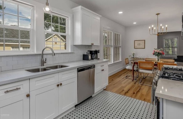 Fabulously Furnished Forest - Home Away From Home
