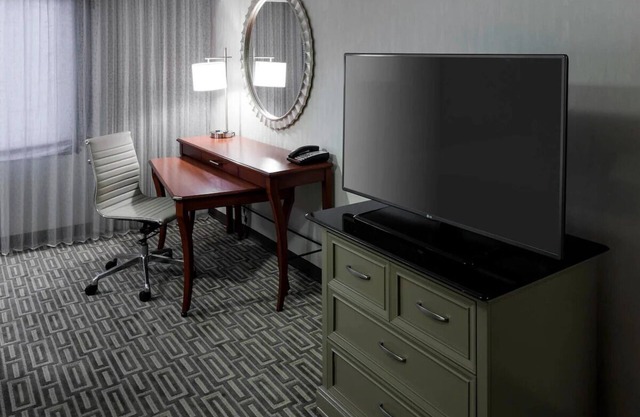 Fairfax Stay | 4 Units Near George Mason University