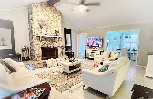 FAIRHOPE, DAPHNE, DT MOBILE & BEACHES!nDAY SPA, POOLS, GOLF,& MASSAGE CHAIR INCL