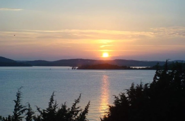 Fall Dates open! Luxury Lakefront Condo! 2 King Beds/2 New Baths, What A View!