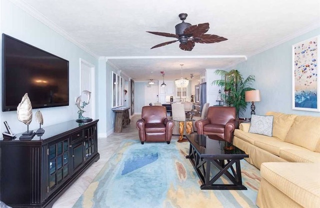 Fall Specials/3 night minimum - Fully Renovated Penthouse!