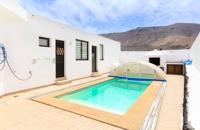 Famara Beach House on the Shore with Shared Pool, Ocean/Mountain Views & Wi-Fi