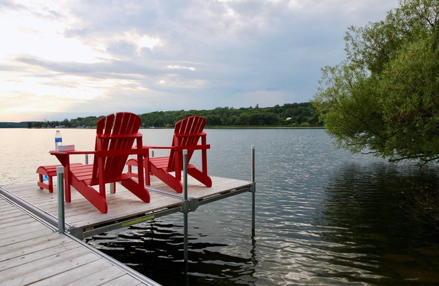 Families vacation waterfront cottage
