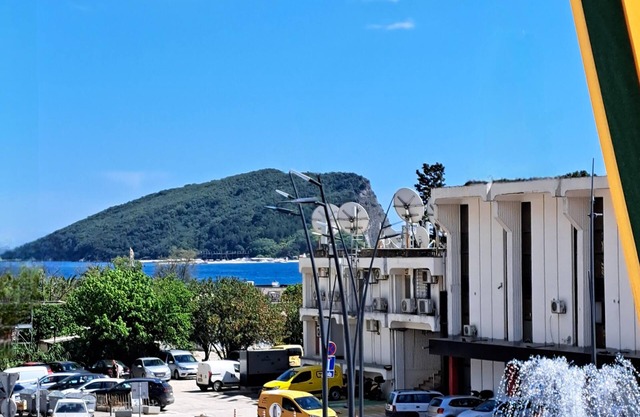 Family 2-bedroom Diva Residence with Sea View in Budva