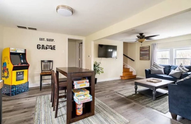 Family Affair in Philly Suburbs - Free Parking