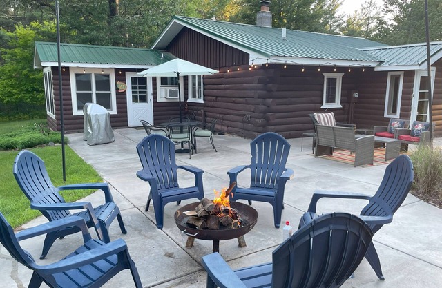 Family and Friends Retreat: Recharge and Reconnect in Gorgeous Log Cabin