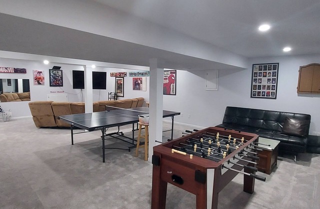 Family and Large Group Friendly Suburb Home!